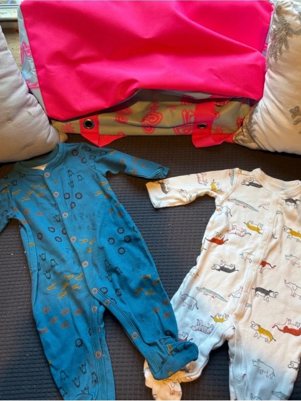 Just Born & Carter’s 0-3month lot of 5 pieces